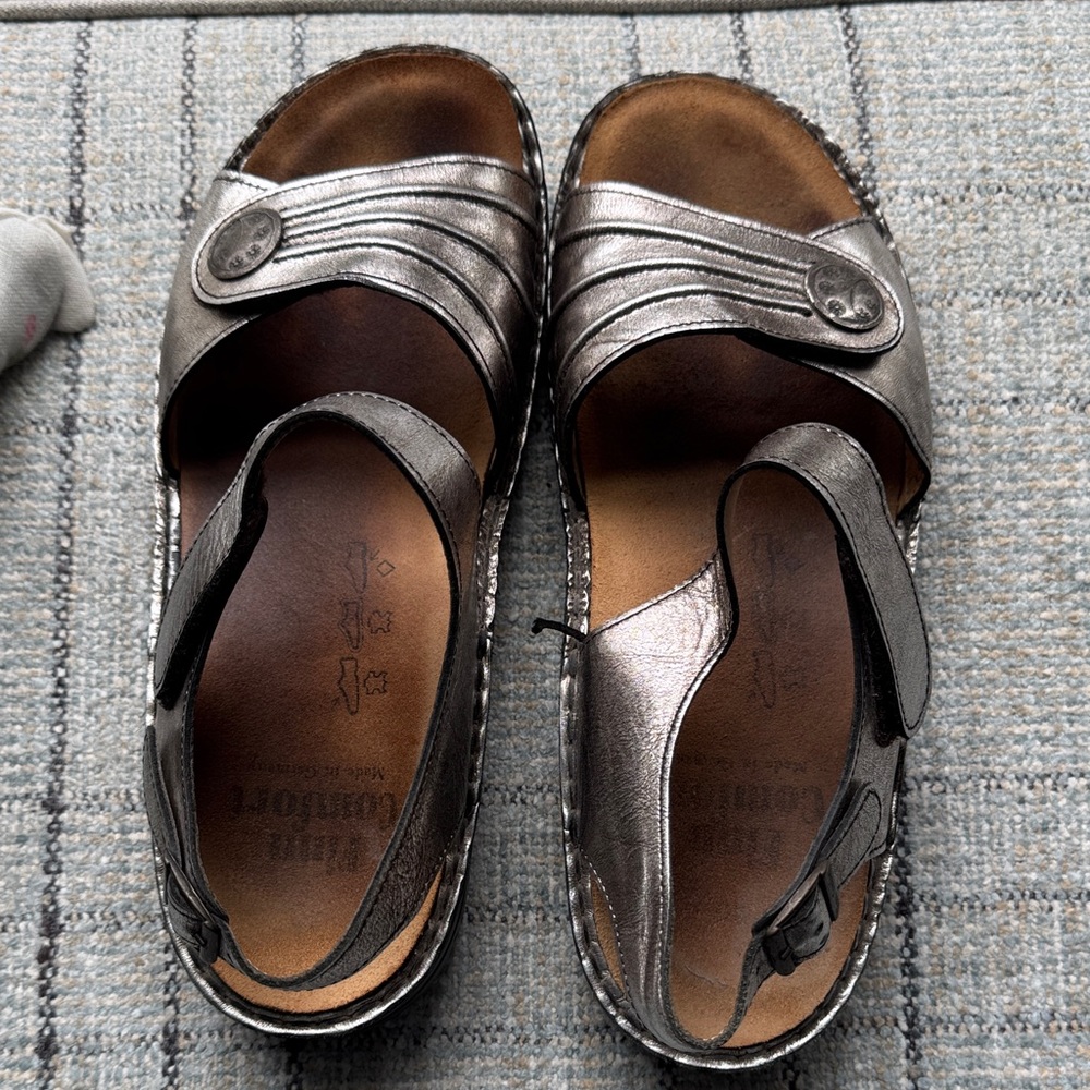 Finn Comfort Metallic Silver Sandals